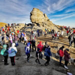 sute de curiosi se aduna maine 28 noiembrie pentru a simti energia sfinxului din bucegi legendele care invaluie stanca cu chip de om 692885008a5f6