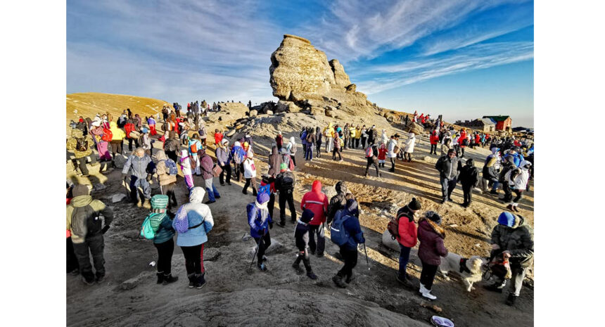 sute de curiosi se aduna maine 28 noiembrie pentru a simti energia sfinxului din bucegi legendele care invaluie stanca cu chip de om 692885008a5f6