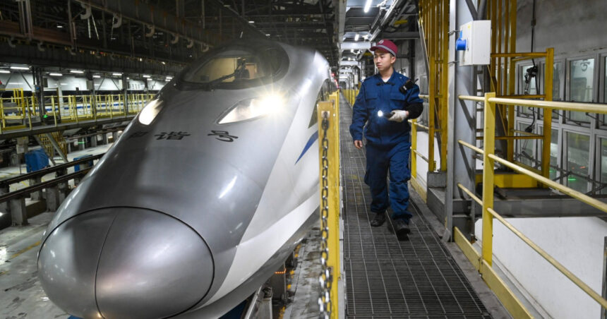 tragedie feroviara in china 11 morti si doi raniti dupa ce un tren de testare a lovit muncitorii pe sine 6927fa3ac20b2