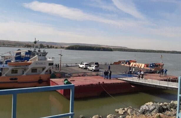 trecerea cu bacul intre romania si ucraina este sistata temporar ce spun reprezentantii garzii de coasta 692175d134f8c