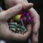 un barbat a fost prins cu trei tone de petarde si artificii politistii l au retinut 69297cf2c6c19