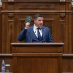 un senator ales pe listele sos este acuzat ca a furat un rucsac in care erau 1 500 de lei si o tableta 69176a633be1c