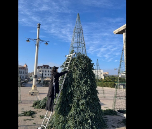 video au inceput lucrarile pentru amenajarea targului de craciun in piata ovidiu 6916f43b515ff