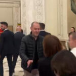 video cancelaria premierului a facut o comisie pentru cercetarea disciplinara a ofiterului de presa care a impins jurnalisti in parlament 6928a67e25dc6