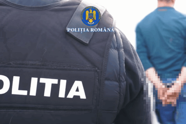 video doi barbati retinuti pentru contrabanda cu arme mai sezonul cadourilor e frumos dar surprizele din colete devin tot mai creative 6922af0ebbe8e