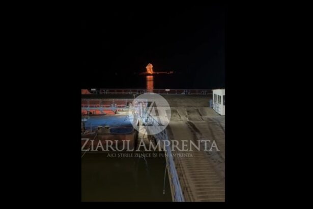 video exclusiv momentul in care este distrusa infrastructura vamala din portul orlivka in zona isaccea trecerea cu bacul spre ucraina este inca oprita 6921b8c831d61
