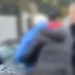 video inca un livrator strain a fost agresat in bucuresti un tanar a incercat sa i fure scuterul dar a fost imobilizat 691603c86a7e4