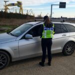 video mangalia sofer beat si fara permis nu a acordat prioritate unui pieton politistii l au saltat direct de pe strada 691d886ca85b5