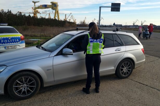 video mangalia sofer beat si fara permis nu a acordat prioritate unui pieton politistii l au saltat direct de pe strada 691d886ca85b5