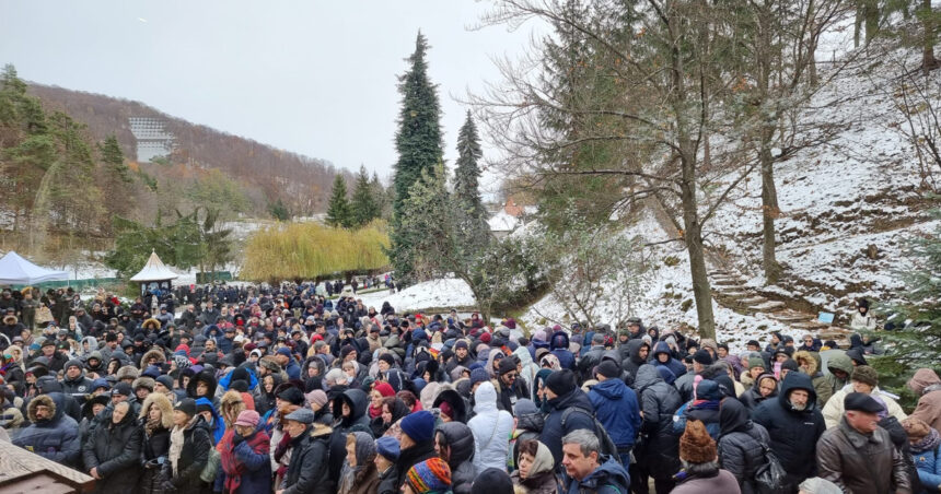 video pelerinaj la manastirea prislop mii de credinciosi asteapta canonizarea parintelui arsenie boca 6929e2f7d542b