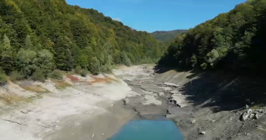 video prefectul din prahova acuzatii la adresa apelor romane ne au asigurat ca alimentarea cu apa nu este in pericol 692c1c89a7036