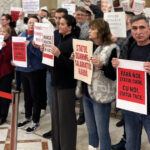 video protest al angajatilor din parlament nemultumiti de taierile de salarii ministrul dezvoltarii ii asigura ca nu vor fi afectati 691c8658b59fb