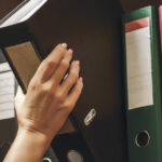 video romania nota 3 la digitalizare in ue primariile aloca sume uriase pentru dosare cu sina plicuri si hartie edilii dau vina pe guvern 692aa7e4a08d4