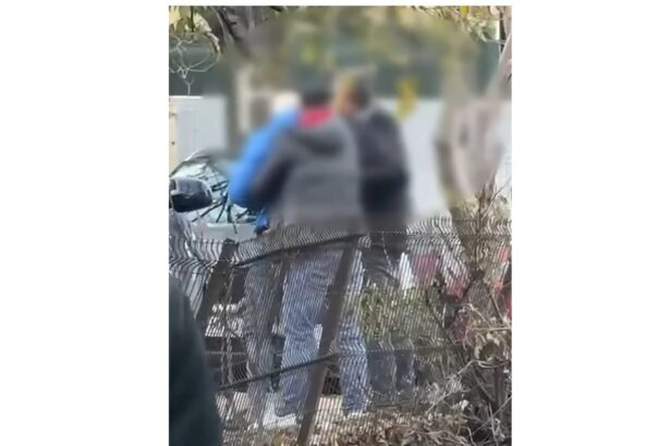 video tentativa de furt si agresiune un tanar a incercat sa fure scuterul unui livrator 691605d4b9dad