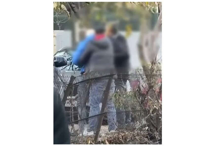 video tentativa de furt si agresiune un tanar a incercat sa fure scuterul unui livrator 691605d4b9dad