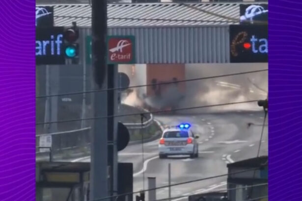 video un tir a luat foc in mers langa statia de taxare de la fetesti traficul pe autostrada soarelui sensul spre bucuresti este blocat 692804e1f3f07