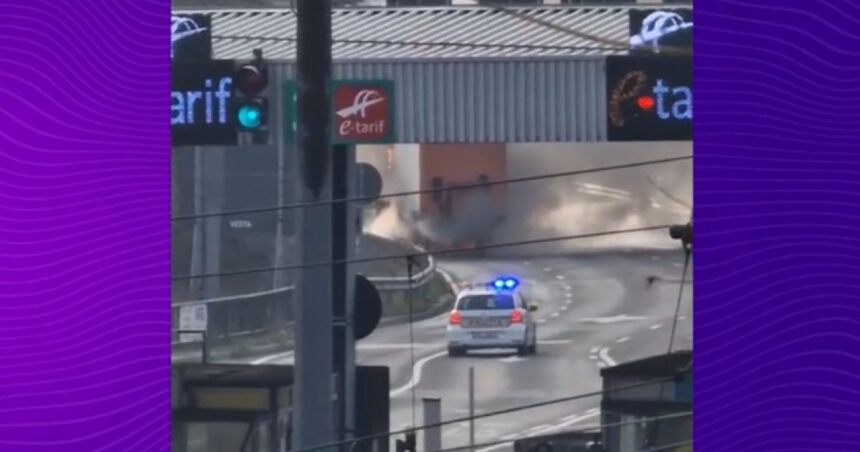 video un tir a luat foc in mers langa statia de taxare de la fetesti traficul pe autostrada soarelui sensul spre bucuresti este blocat 692804e1f3f07