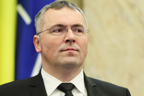 video vicepresedintele csm despre varsta de pensionare ar trebui sa va intrebati daca vreti sa fiti judecat de un judecator de 65 de ani 69284b1591d77