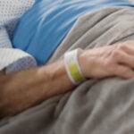 11 dintre batranii tinuti in conditii mizere in azilul din timis au fost internati cu scabie a fost deschisa o ancheta epidemiologica 69431997ded39