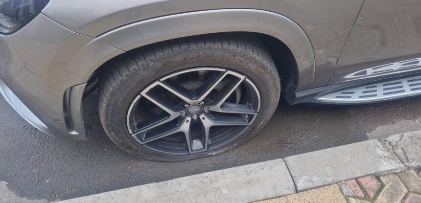 27 de autoturisme parcate au fost vandalizate intr o singura noapte politistii ii cauta pe faptasi 693582c254662