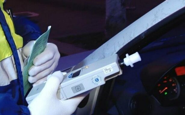 a condus cu un permis fals a fost prins de politisti anchetat trimis in judecata si chiar condamnat incredibil a scapat de toate acuzatiile 694b12068f035