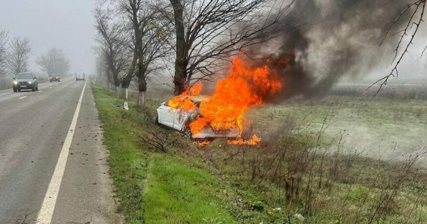 accident grav in olt un tanar de 19 ani a murit dupa ce a intrat cu masina in copac iar autoturismul a luat foc 693d66b3b32df
