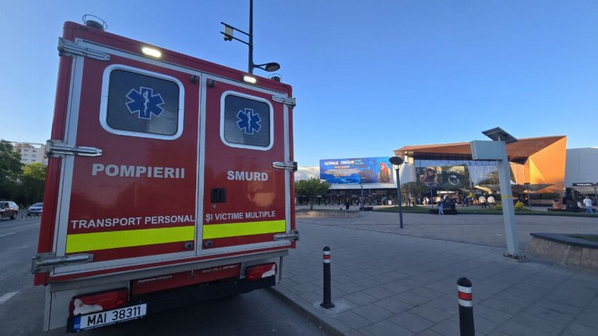accident grav la city mall o victima este incarcerata intervin descarcerarea si doua echipaje smurd 6948edd64a309