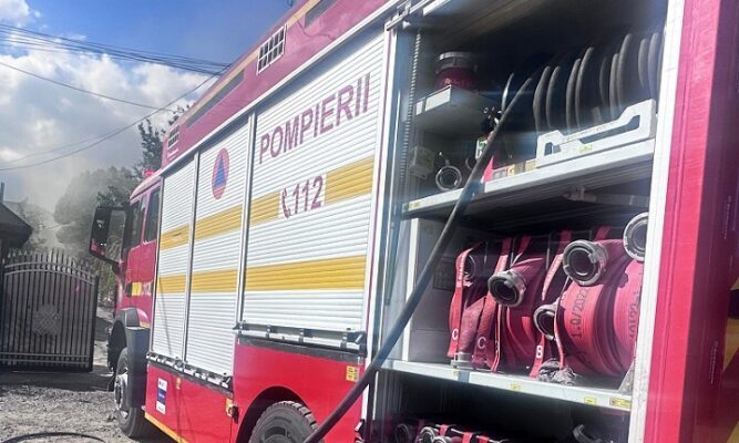 alerta in cernavoda a luat foc o casa situata pe strada seimeni 6942b19b57635