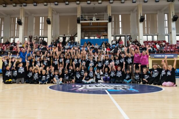 antrenament cu zeci de copii cu ocazia lansarii clubului de baschet cruisers constanta 6940869cc7b36