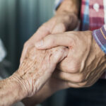 batrani gasiti in conditii improprii intr o casa din timis dupa ce caminul in care erau internati a fost inchis pentru nereguli 6939d815554cf