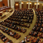 cat pierd de fapt parlamentarii daca se taie suma forfetara cu 10 asa cum a decis coalitia in prezent primesc 7 000 de euro 6943f014798c5