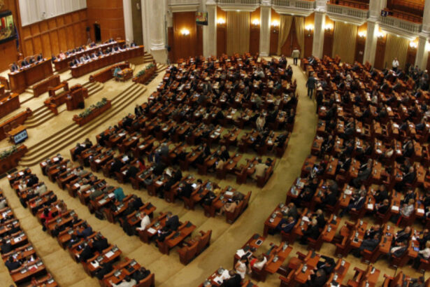 cat pierd de fapt parlamentarii daca se taie suma forfetara cu 10 asa cum a decis coalitia in prezent primesc 7 000 de euro 6943f014798c5