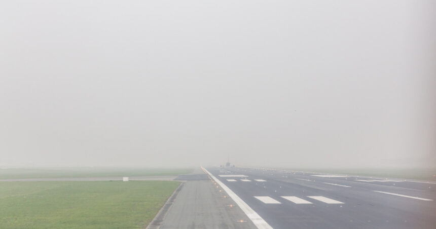 ceata da peste cap traficul aerian la iasi doua zboruri au fost redirectionate catre bacau 6945a790675ac