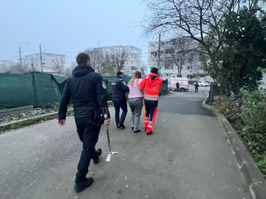 constanta interventie contracronometru a echipajelor de salvare dupa ce o femeie a cazut intr un apartament de pe strada soveja 6946c5e114ef5