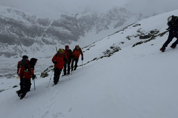 continua cautarile pentru tanarul britanic disparut in munti el plecase acum mai bine de o saptamana spre castelul lui dracula 692ed80b60a91