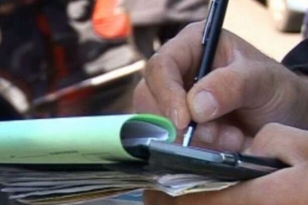 controale in zona aeroporturilor politia transporturi a retras documente auto si autorizatii de taxi 695157afc2b2c