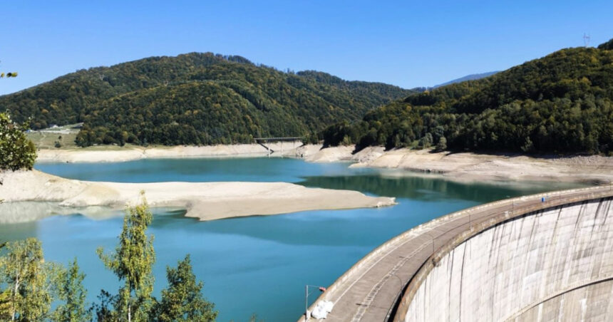 criza apei din prahova continua in trei comune apa ramane nepotabila 693c0e12e861b