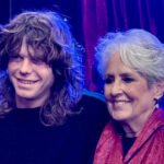 cum se numeste ultima melodie inregistrata de joan baez artista s a intors in studio revoltata de politicile lui trump 6934aaa8c480c