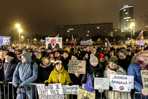 curtea constitutionala din slovacia suspenda legea care desfiinteaza biroul avertizorilor de integritate dupa proteste in toata tara 69431d18841ea