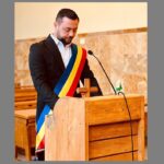 daniel emilian mantea a depus juramantul de primar al comunei lumina astazi de ziua sa de nastere privesc acest moment ca pe un prag de responsabilitate si maturitate 694917fc6d299