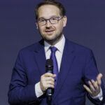 dominic fritz a acuzat jocuri tactice la ccr si a cerut reforma curtii constitutionale exista procedura incetarii mandatului 6952892fe32a0