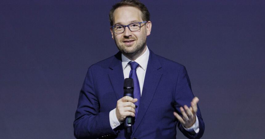 dominic fritz a acuzat jocuri tactice la ccr si a cerut reforma curtii constitutionale exista procedura incetarii mandatului 6952892fe32a0