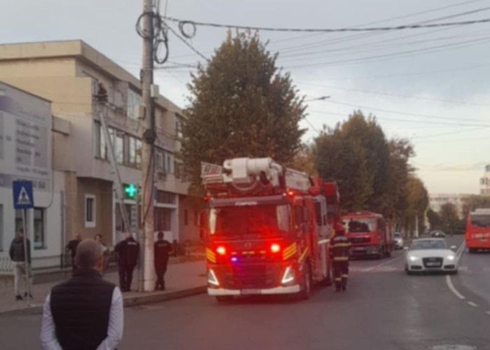 doua autoturisme s au ciocnit intr o intersectie din cernavoda au fost trimisi pompierii si ambulanta 693922d6b7e31