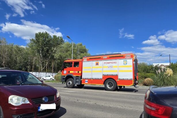 doua autoturisme s au ciocnit pe bulevardul mamaia intervin pompierii si ambulanta 6931872c49c95