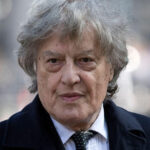 dramaturgul tom stoppard a murit la varsta de 88 de ani scenaristul a primit un oscar pentru shakespeare in love 6936f4298dd1a