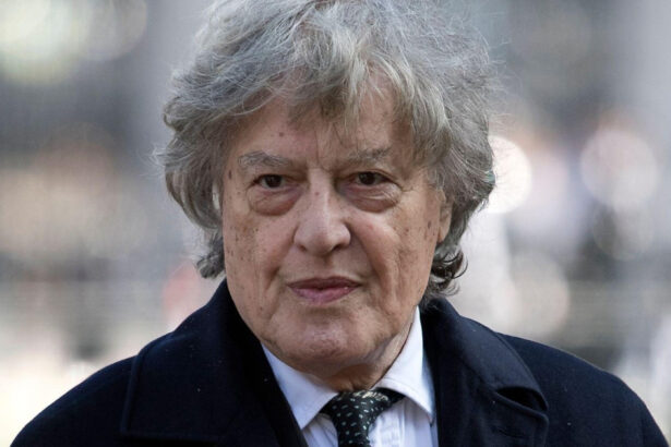 dramaturgul tom stoppard a murit la varsta de 88 de ani scenaristul a primit un oscar pentru shakespeare in love 6936f4298dd1a