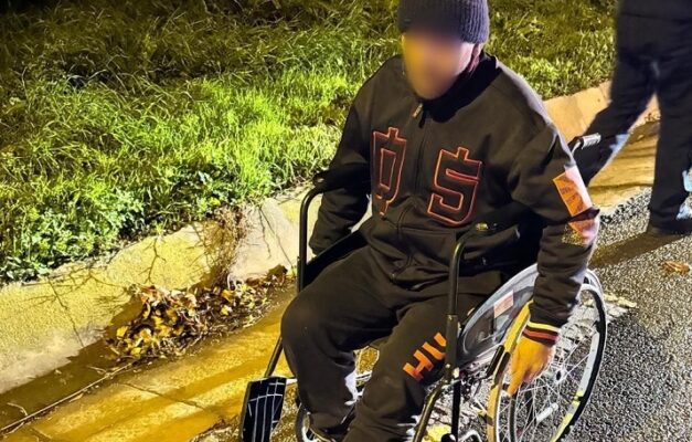 eforie nord barbat in scaun cu rotile salvat de jandarmii constanteni 693694d5abc66