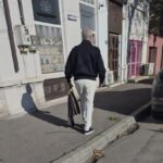 florin vizan cu pantalonii pe umeras 692d9b47c77ff