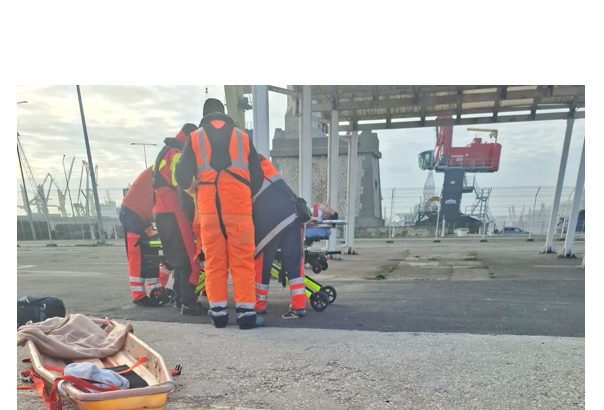 foto interventie de urgenta pe mare nava sar artemis misiune medevac in rada portului constanta pentru salvarea unui marinar 69397e4c3ccf1