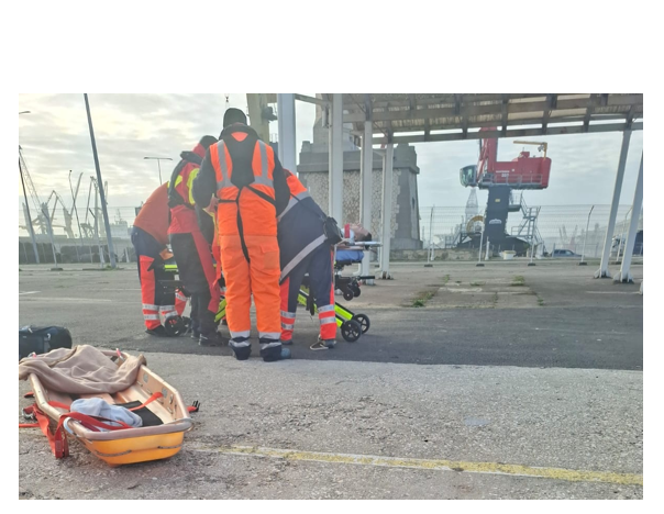 foto interventie de urgenta pe mare nava sar artemis misiune medevac in rada portului constanta pentru salvarea unui marinar 69397e4c3ccf1
